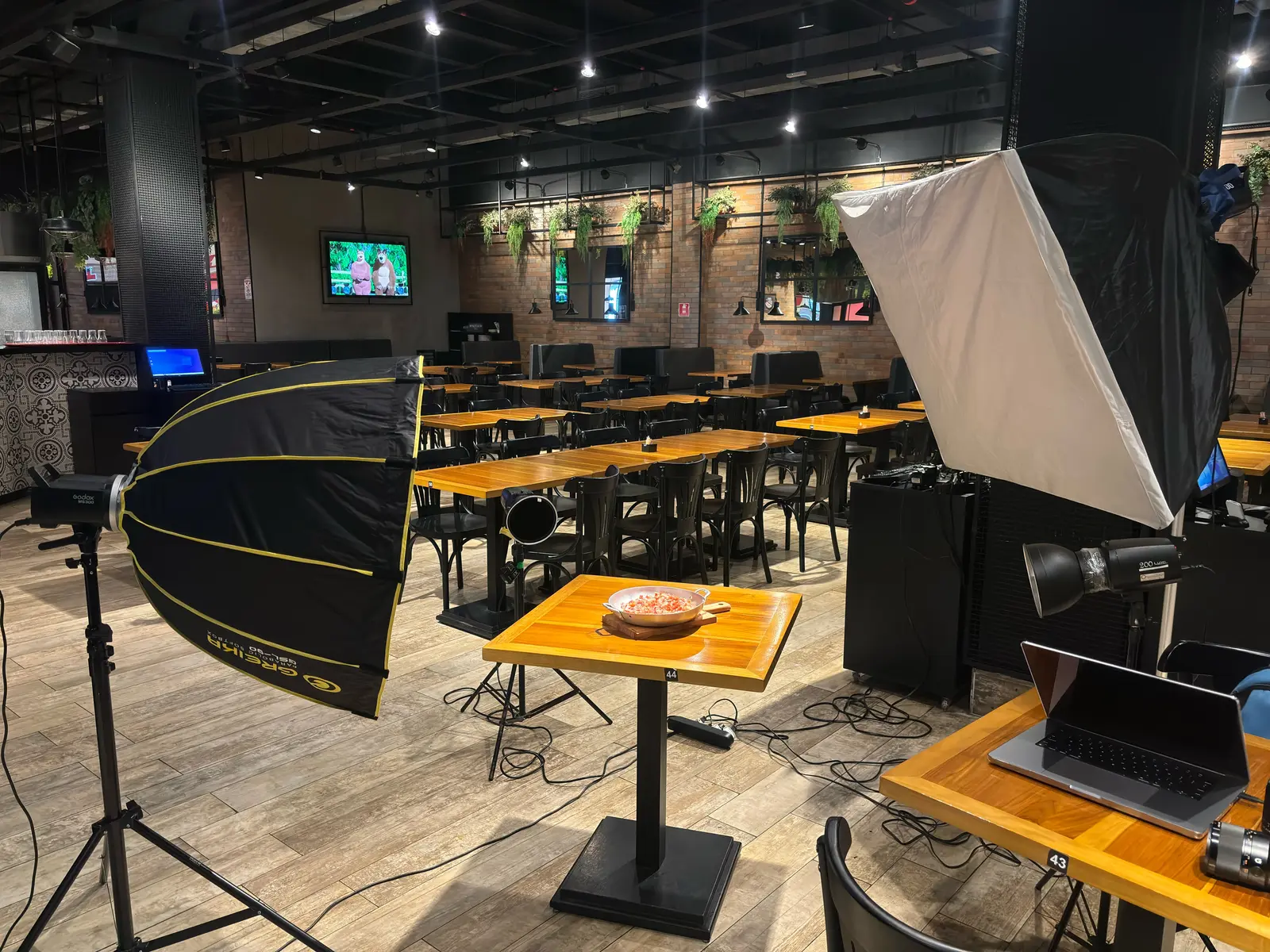 Estrutura de fotografia montada em restaurante